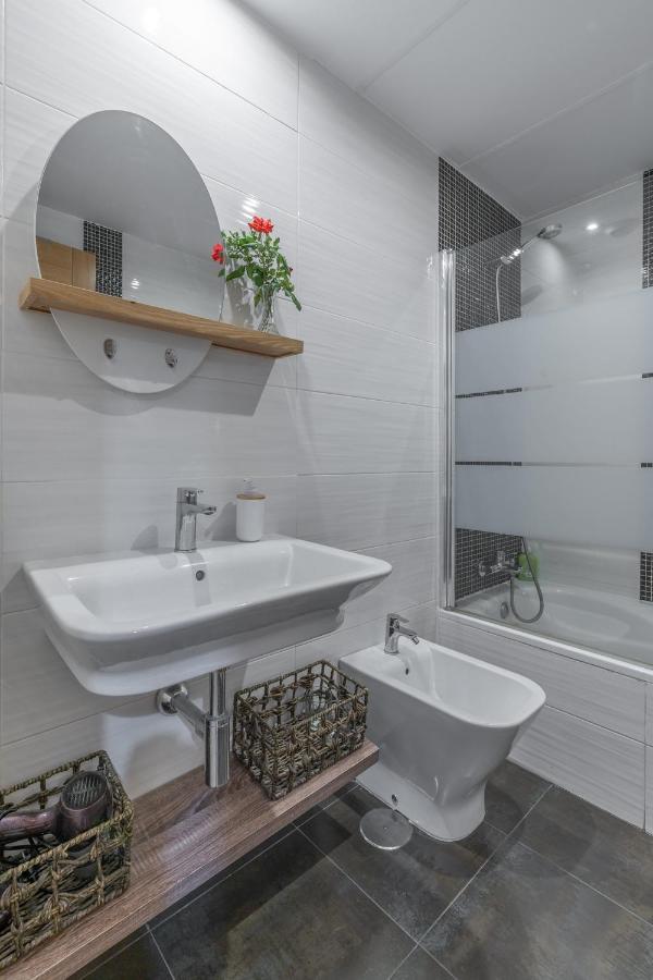 Tuguest Postigo I Catedral Apartment - Free Parking กรานาดา ภายนอก รูปภาพ